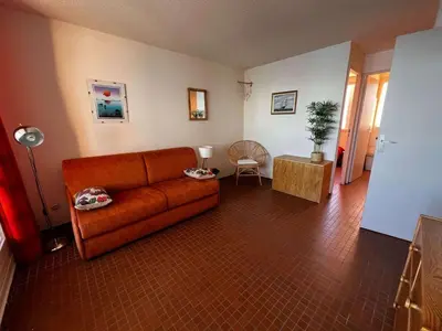 a living room with a couch and a table at AIG_42 Appartement Type 2 – 4 couchages – Superbe vue avant-port à Gruissan in Gruissan