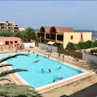 Studio chaleureux en bord de mer