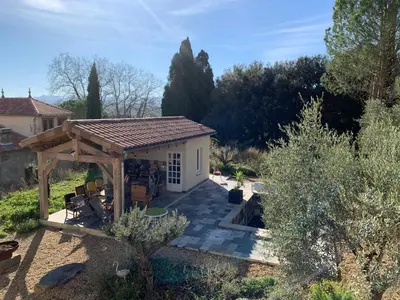 a backyard with a pergola and a patio at Domaine de Grave in Mirepoix