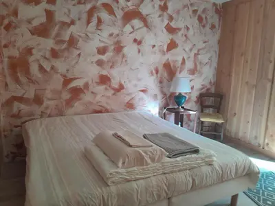 a bedroom with a bed with two towels on it at Le Rucher d'Ange in Quillan