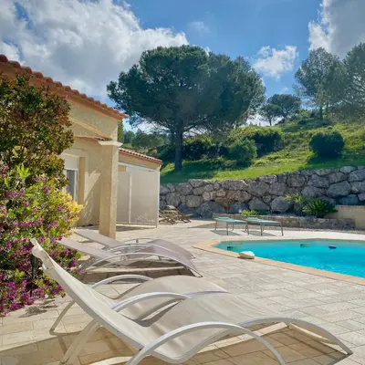 a group of chairs sitting next to a swimming pool at Entre Pins et Romarins in Bizanet
