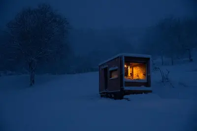 a small house in the snow at night at Homnest - Brumes des Hauts Bains - Coeur Pyrennees in Escouloubre