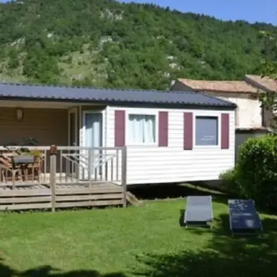 Mobil-home confort pour 4 personnes avec terrasse - API-1-52-115
