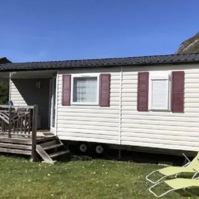 Mobil home confortable avec 3 chambres et terrasse à Roquefeuil - API-1-52-142