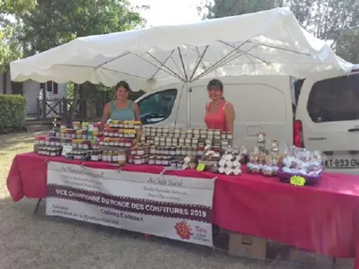 two women standing in front of a table with food at Mobil-home 2 chambres avec terrasse à Vielmur-sur-Agout - API-1-52-1324 in Vielmur-sur-Agout