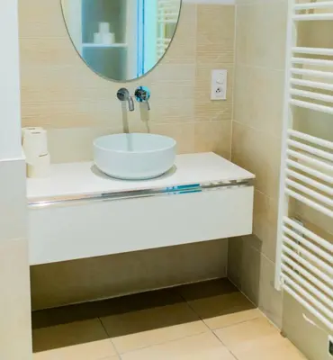 a bathroom with a sink and a mirror at Chai Chateau viticole avec piscine dans le sud de la France in Bélesta