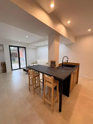 a kitchen with a sink and a table with chairs at Charmant T2 au cœur de ville in Narbonne