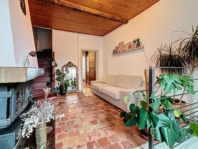 a living room with a couch and a fireplace at Le Triplex - Spacieux appartement proche de la mer in Sigean