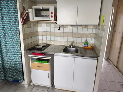 a small kitchen with a sink and a microwave at Appartement T2 à Gruissan - Piscine & Parking, 2/3 Pers. - FR-1-796-107 in Gruissan