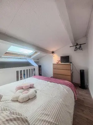 a bedroom with a bed with two towels on it at Charmant T2 & Mezzanine Idéal pour un séjour à Gruissan in Gruissan