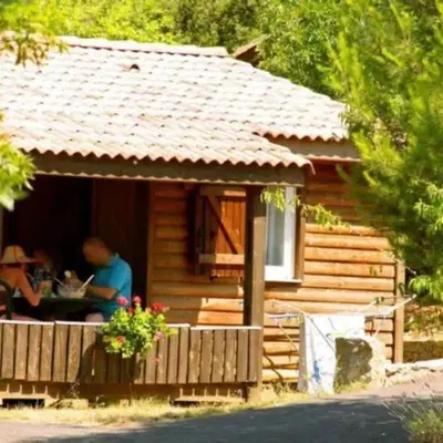 Chalet Confort avec Terrasse - 4 Personnes - API-1-52-1742