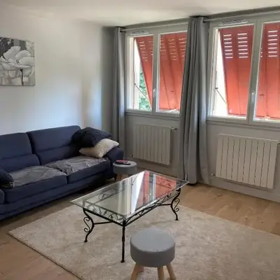 Maison T4 dans ancien corps de ferme avec lac