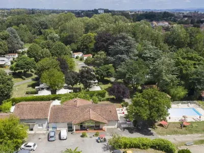 an aerial view of a house and a swimming pool at Chalet 6 pers avec Terrasse & Jardin - API-1-52-1952 in Pamiers