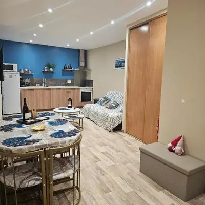 modern studio ground floor Wi-Fi TV parking