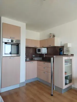 an empty kitchen with a counter and a microwave at Le Grand Large in Gruissan