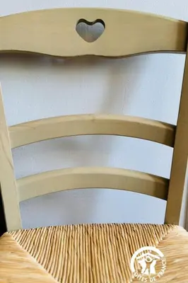 a wooden chair with a heart on the back of it at La ventaillole in Ventenac-Cabardès
