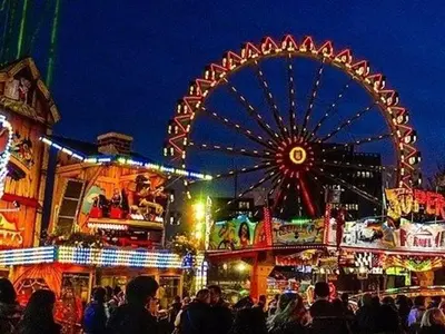 a carnival with a ferris wheel and a crowd of people at Appartement charmant avec balcon, piscine - 5 pers. - FR-1-619-159 in Gruissan