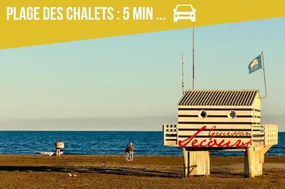 a lifeguard station on a beach with the ocean at NOUVEAU La Grande Voile Piscine-Parking-Draps By LCG in Gruissan