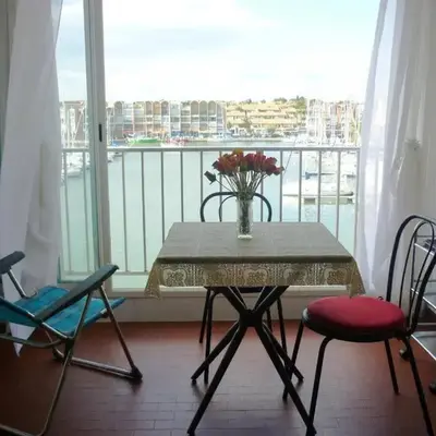 Studio cabine – 2 couchages – Vue port – Résidence Le Chébeck – Gruissan