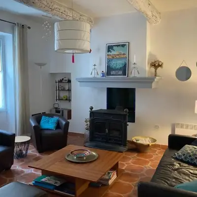 AIG 63 – Grande maison de village avec Wi-Fi – Gruissan – 13 personnes