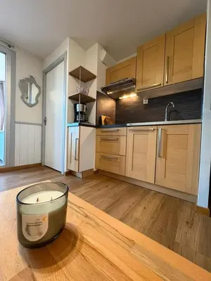 a kitchen with a bowl on a wooden floor at Rez de jardin accès direct plage in Gruissan