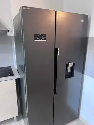 a stainless steel refrigerator in a kitchen at Bel appartement, Deux chambres, Deux salles de bain in Vinassan