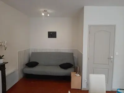 a room with a couch in the corner of a room at Studio Narbonne in Narbonne