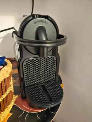 a black blender sitting on top of a table at Big Sur Room in Carcassonne