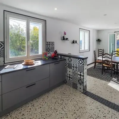 Maison calme avec vue sur les collines environnantes