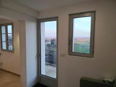 two windows in a room with a view at L'Escale du Puits in Puylaurens