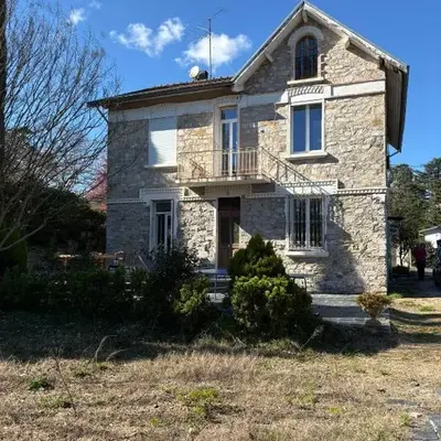 Maison familiale face au lac de Saint-Ferréol