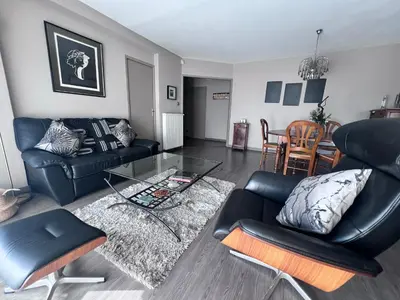 a living room with a glass table and chairs at Vue cité in Carcassonne
