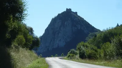 a dirt road with a mountain in the background at Camping Le Pré Cathare in Lavelanet