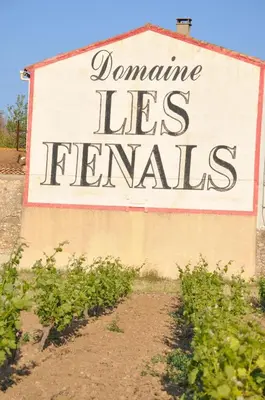 a sign on the side of a building at Les Fenals in Fitou