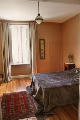 a bedroom with a bed and a large window at B&B Coup de Coeur in Bram