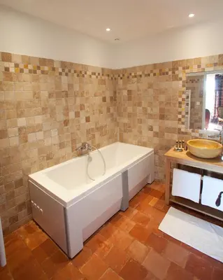 a large bathroom with a tub and a sink at Gîtes la Vernède in Nissan-lez-Enserune