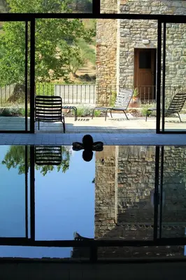 a reflection of a bench in a pool of water at Domaine Calmel & Joseph in Montirat
