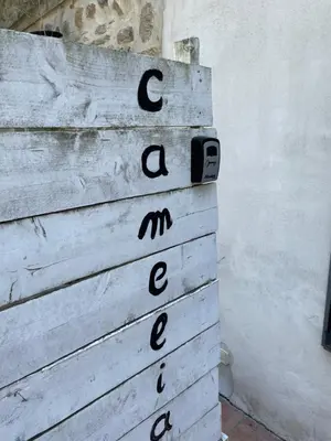 a wooden sign with the wordsania on the side of a wall at C&O Appartements in Comigne