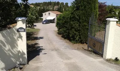 a driveway with a gate and a house at Gite Quatre Saisons 2 in Limoux