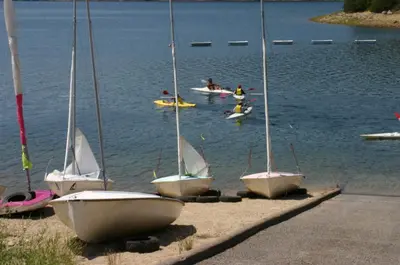a group of boats sitting on the shore of a lake at Gîte de Rouayras in Nages