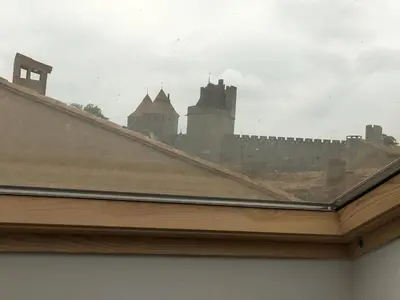 a view of a castle from the roof of a house at Appartements 