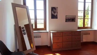 a dressing room with a mirror and a dresser at Appartement au coeur de Carcassonne in Carcassonne