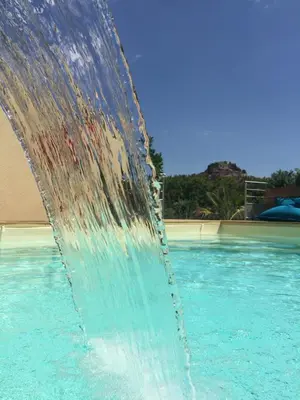 a water fountain in a swimming pool at La Forge in Montséret