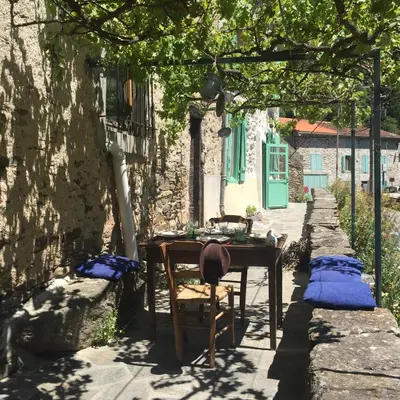 a table in the side of a building at Les Volets Verts in Miraval-Cabardès
