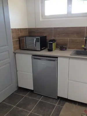 a kitchen with a microwave and a sink at grand studio des rivages cathares in Carcassonne