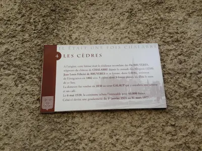 a sign on a counter that reads us guidelines at Les cèdres in Chalabre