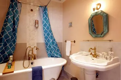 a bathroom with a tub and a sink and a bath tub at Maison de Textile in Montolieu