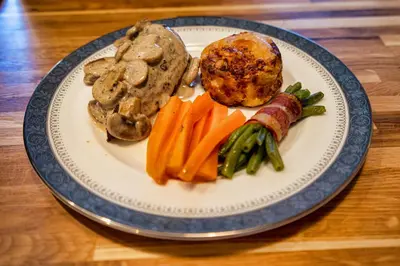 a plate of food with meat and vegetables on a table at Villa Limonade, maison d'hotes in Olonzac