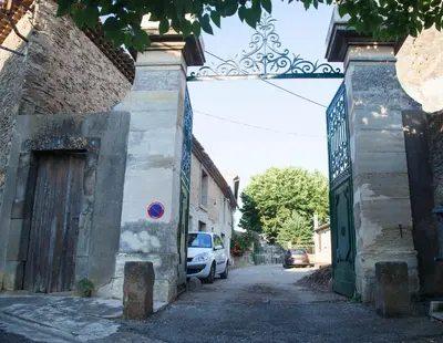 an alley with a car parked next to a building at La Belle Minervoise in Saint-Frichoux