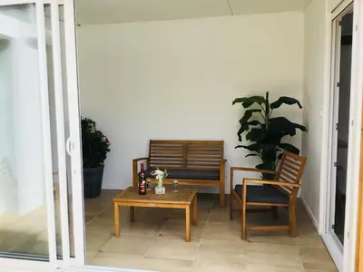 a room with a bench and a table and chairs at Gite Blanco y Madera in Narbonne